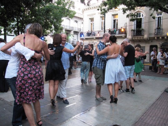 Tango in Plaza Dorrego 