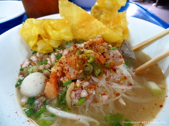 Crispy wonton noodles