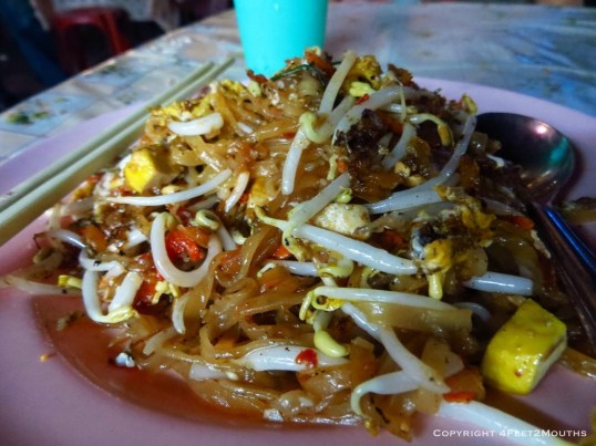 Pad thai close up