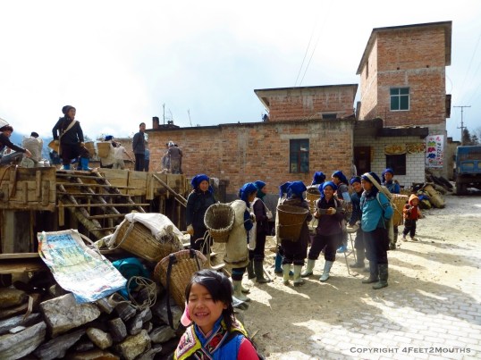 Hani women building a new home