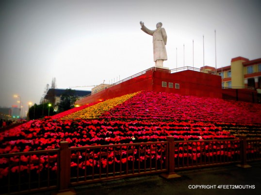 Mao statue in the main square of Chengdu