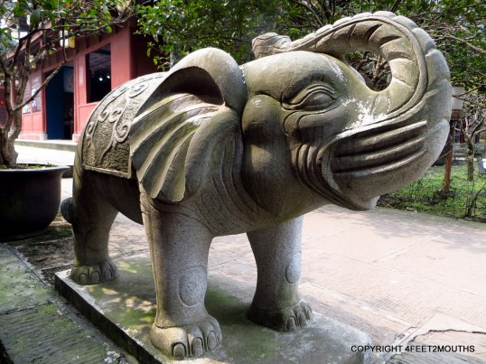 Six tusk elephant at Wannian Temple