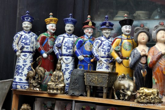 Souvenir dolls for negotiation in China